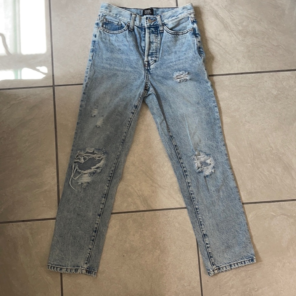 Light blue jeans with 3 Rips and 4 buttons